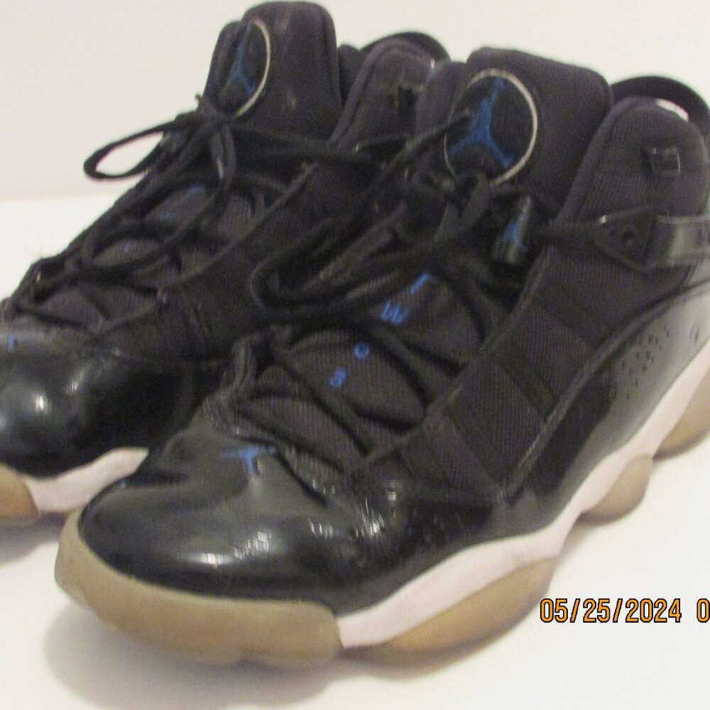 Athletic shoes